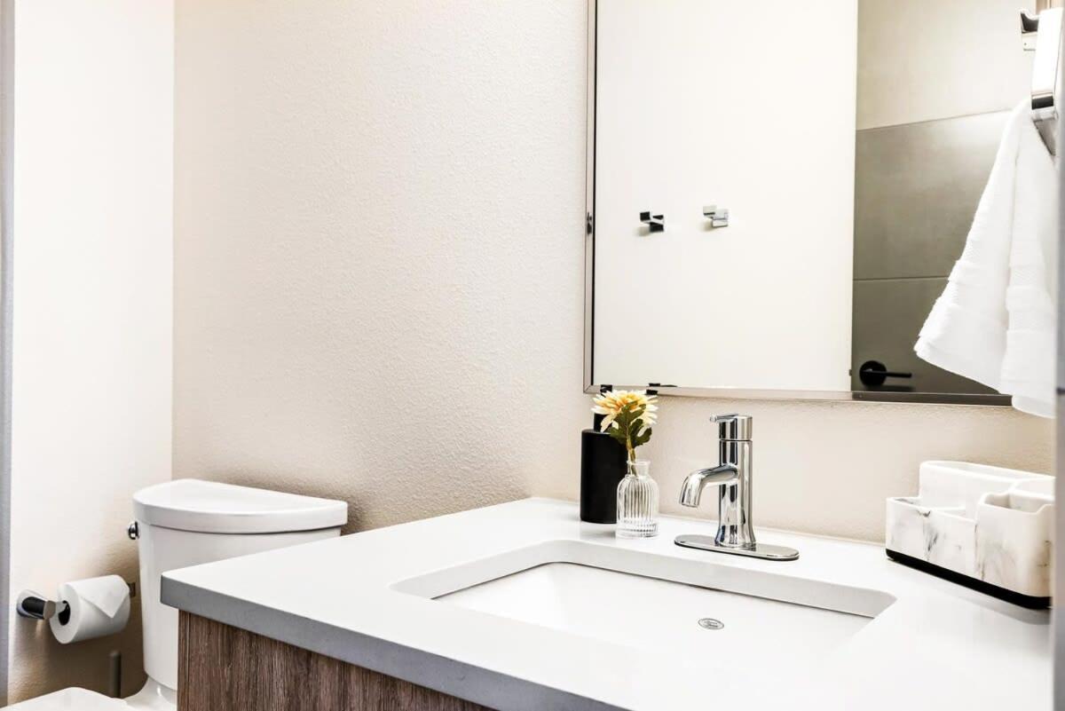 Avenue Hotel Downtown Golden Gold Miners Suite 外观 照片